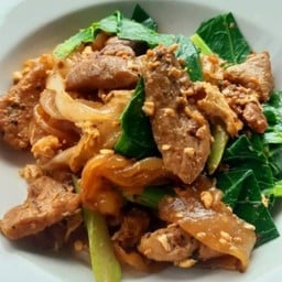 ผัดซีอิ้วเส้นใหญ่หมู