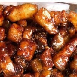 หมูชิ้นผัดหวานราดข้าว