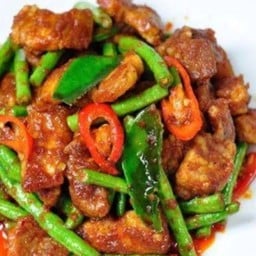 เครื่องแกงหมูชิ้นราดข้าว