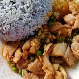 ข้าวไก่ผัดพริก
