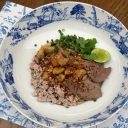 ยำเส้นบะหมี่กากหมู