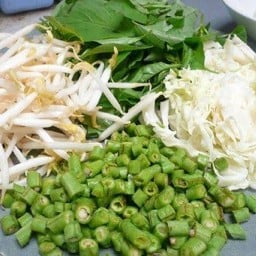ชุดผักขนมจีนน้ำยา