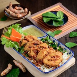 ปีกไก่ทอดขมักขมิ้น 