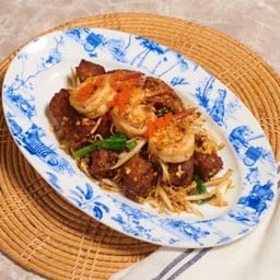 ขนมผักกาดจากเยาวราชผัดกุ้งสด