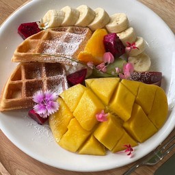วาฟเฟิลผลไม้ Mixed Fruit Waffle