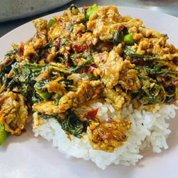 ผัดกระเพราเนื้อราดข้าว