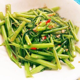 ผัดผักบุ้งไฟแดง