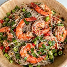 ยำขนมจีนกุ้งสุก