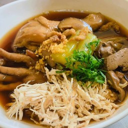 ก๋วยเตี๋ยวไก่เส้นหมี่หยก