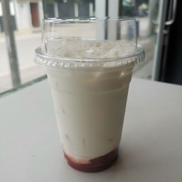 นมสด สตอเบอรี่