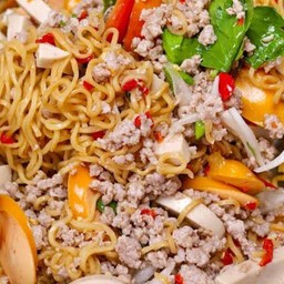 ยำมาม่าหมูสับ