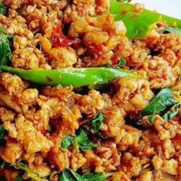 กระเพราไก่สับ