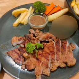 สเต๊กสันคอหมู (หมักพริกไทยดำ)