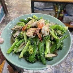 ผัดผักรวม(เนื้อสัตว์)หมู กุ้ง