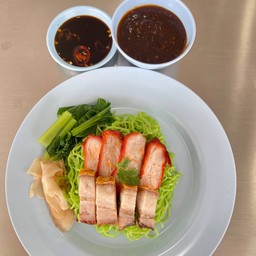 บะหมี่หมูแดงหมูกรอบ