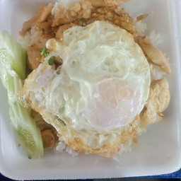 ข้าวไก่กระเทียม+ไข่ดาว