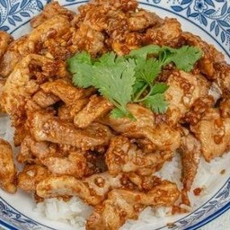 หมูกระเทียม ราดข้าว