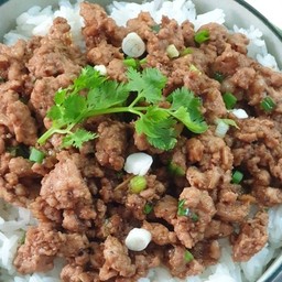 หมูสับผัดซอสเทอริยากิ ราดข้าว
