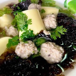 ต้มจืดเต้าหู้ไข่หมูเด้ง สาหร่าย