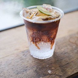 Rum tonic (ice)