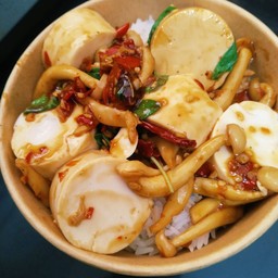 ผัดกะเพราเต้าหู้หลอดใส่เห็ด