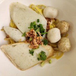 เตี๋ยวบ้านเตย - ลูกชิ้นปลา เพชรเกษม 81/2