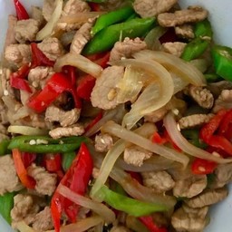 ผัดพริกสดหมูชิ้น ราดข้าว