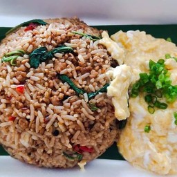 ข้าวผัดกะเพราคลุกไข่ครีมมี่