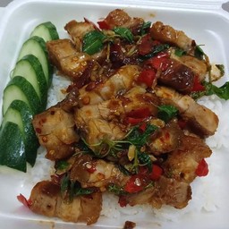 กะเพราหมูกรอบ