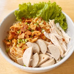 T1 หมี่ไก่ฉีกคั่วหอม(ไก่ฉีก หมูยอ)