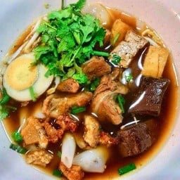 ก๋วยจั๊บน้ำข้นกระดูกอ่อน