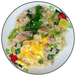 ข้าวผัดหมูหมัก (Fried Rice with marinated pork and egg)