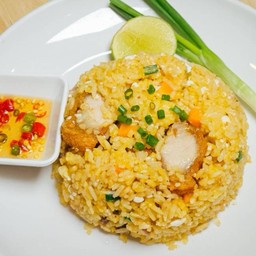 ข้าวผัดหมูกรอบ.