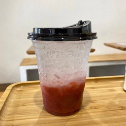 Strawberry Soda (สตอเบอรี่โซดา)