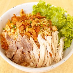 T2 หมี่ไก่ฉีกหมูนุ่ม