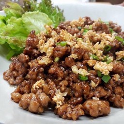 ข้าวหมูสับผัดน้ำมันหอย