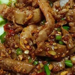 หมูชิ้นคั่วพริกเกลือ ราดข้าว