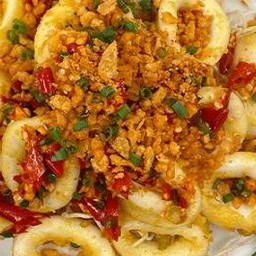 หมึกคั่วพริกเกลือ ราดข้าว