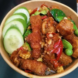 หมูกรอบผัดกะปิสะตอ