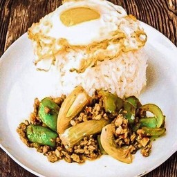 ข้าวราดผัดพริกหยวกหมูสับ