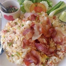 ข้าวผัดเบคอน