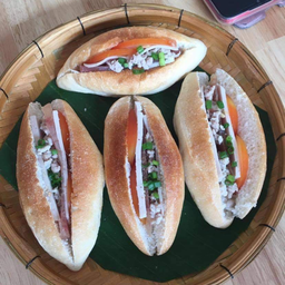 ขนมปังทรงเครื่อง (เบงหมี่)