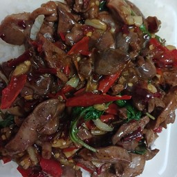 กะเพราเครื่องในไก่