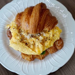 Cheesy Eggs Croissant
