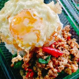 [อร่อยซ่ากับโค้ก] ข้าวกะเพราหมูสับไข่ดาว +  โค้ก ออริจินัล (ขวด)
