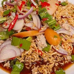 ยำมาม่าหมูยอหมูสับ