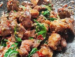 ผัดกะเพราเครื่องใน ( กับข้าว )