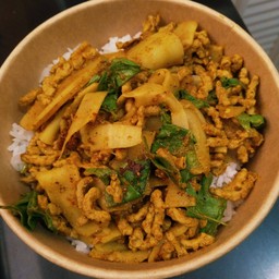 หน่อไม้ดองผัดพริกแกงใบยี่หร่า