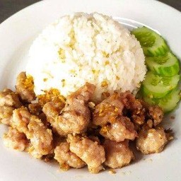 ข้าวหมูเด้งทอดกระเทียม