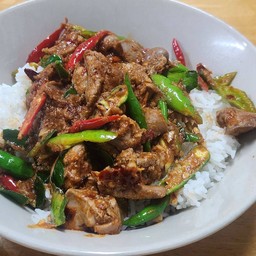 ผัดพริกแกงเครื่องในไก่